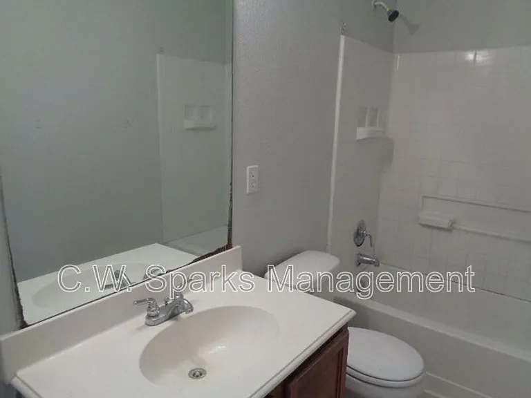 13651 Biggs St — Photo 32