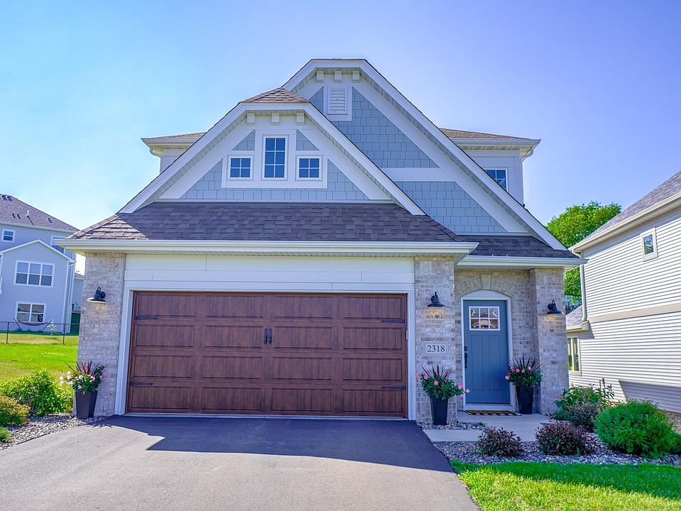 1st image of 2318 Hillcrest Dr