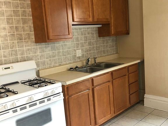 2nd image of 192 W 8th Ave #8827589