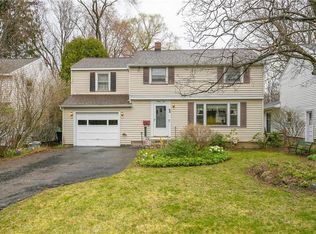 94 Crestfield Dr, Rochester, NY 14617