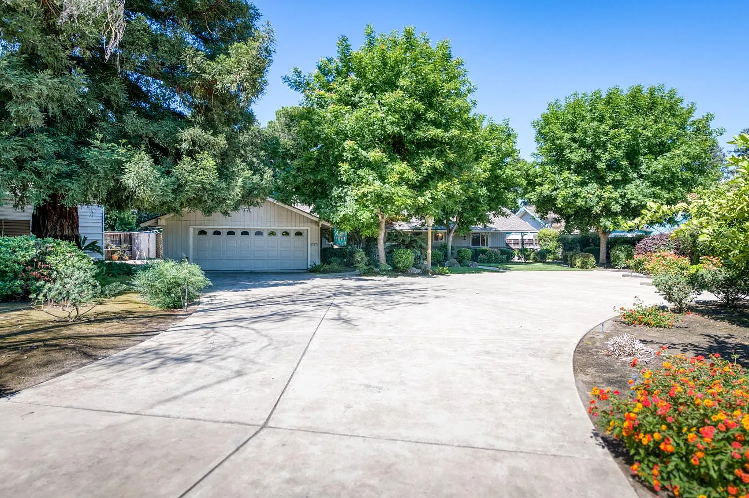 3 bed, 2375 sqft, $4,950 — Photo 1