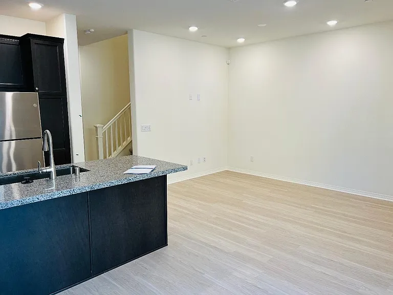 24119 Tuscany Ave — Photo 13
