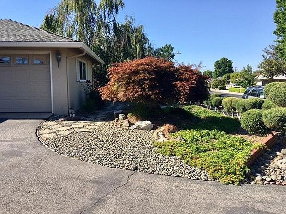 3rd image of 398 Montclair Dr