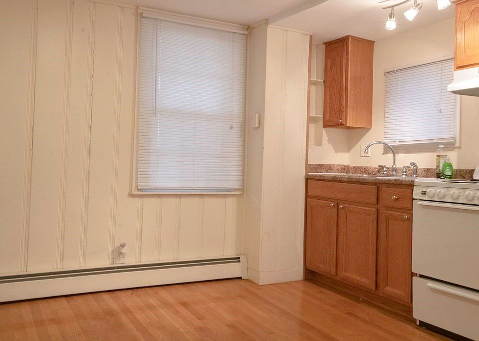2nd image of 8 Cross St #3