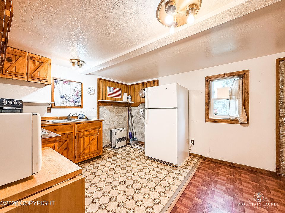 7th image of 11439 W King Arthur Dr