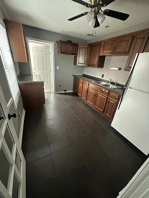Studio, 1.0 bath, 1400 sqft, $2,000 — Photo 3