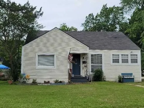 902 S Jefferson St, Kaufman, TX 75142