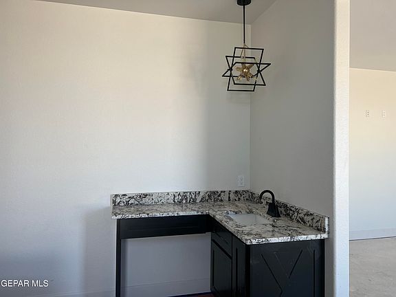 5th image of 14961 Hinojos Ave