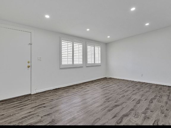 5th image of 16398 Yucca St