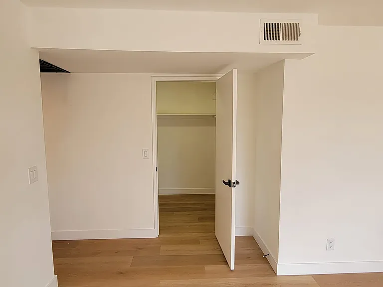 6228 Fulton Ave — Photo 11