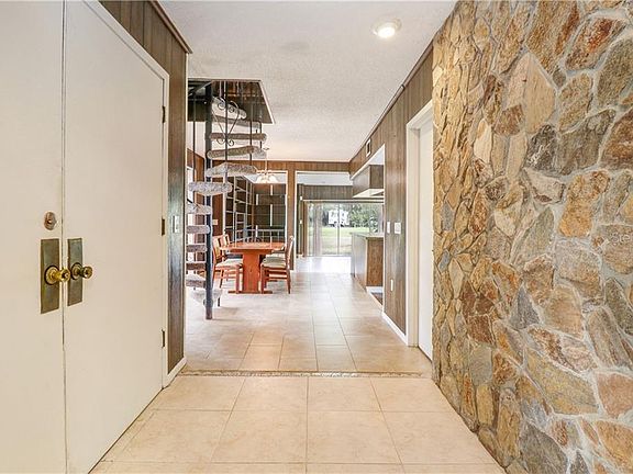 4th image of 14333 Lake Magdalene Blvd