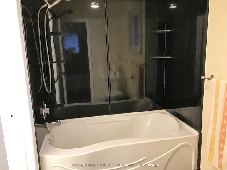 11 Misthollow Sq #UPPER — Photo 8