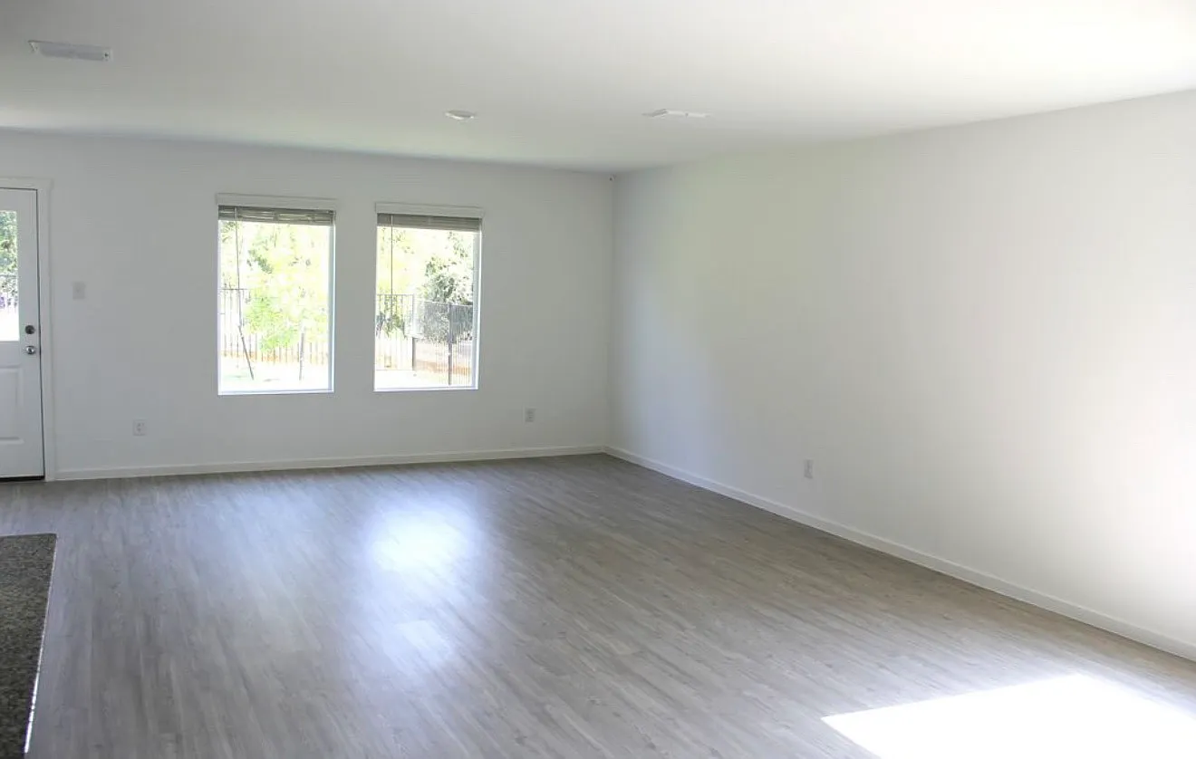 4 bed, 1674 sqft, $2,050 — Photo 3