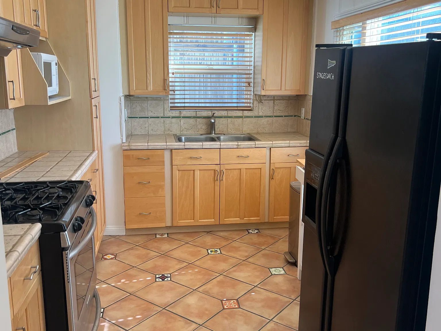 2 bed, 800 sqft, $3,950 — Photo 4