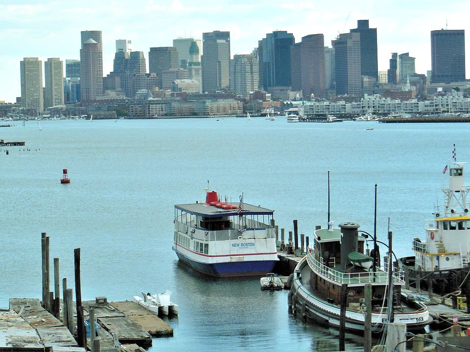 VIEW FROM LIVING ROOM/BALCON