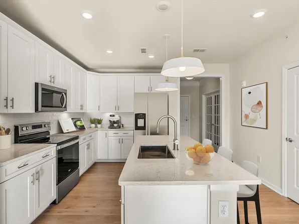 2 Codman Way #305, Westborough, MA 01581