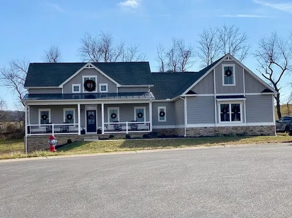 203 Rolling Oaks Dr, Fishersville, VA 22939