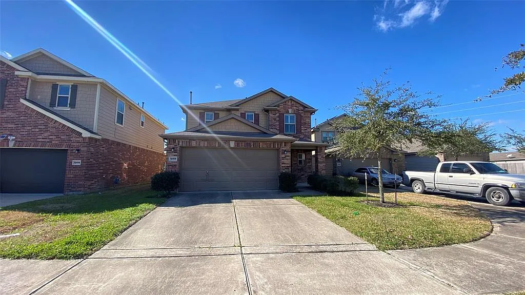 3 bed, 2.5 bath, 2271 sqft, $2,200 — Photo 1
