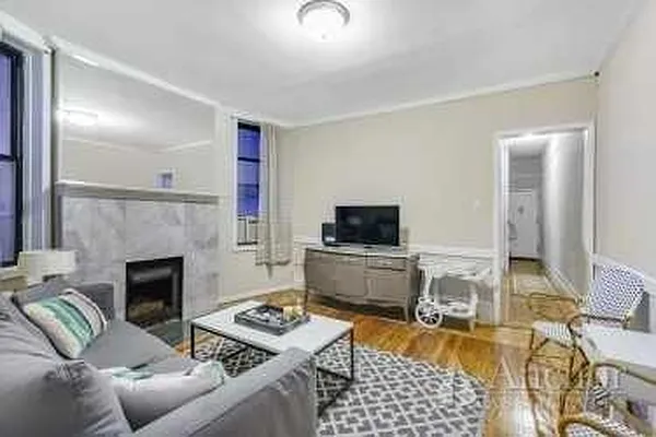 Rented by Anchor Associates | media 19