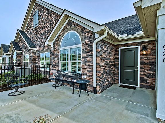 2nd image of 926 Pryse Farm Blvd