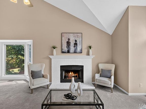 5th image of 1032 Oak Glen Cir