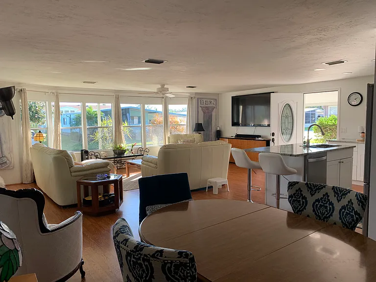 Camelot Dr N — Photo 2