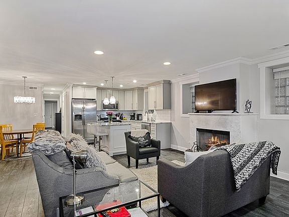 3rd image of 1342 W Webster Ave APT 1