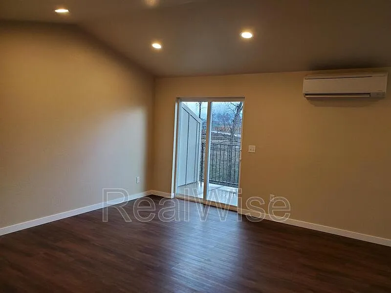 Building Photo - 228 Cheryl Ln #11