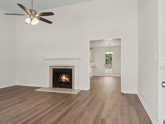 3rd image of 1648 Cedar Springs Cir