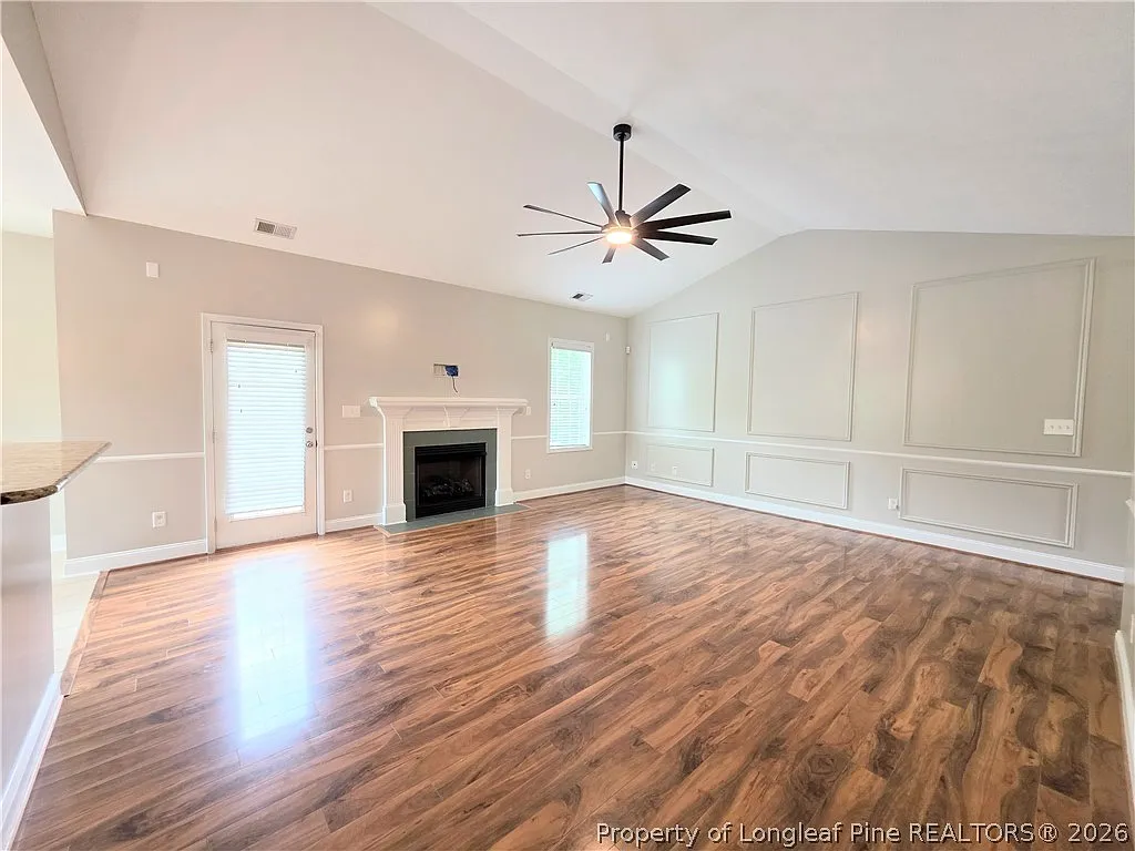 4 bed, 3.0 bath, 2201 sqft, $2,299 — Photo 3