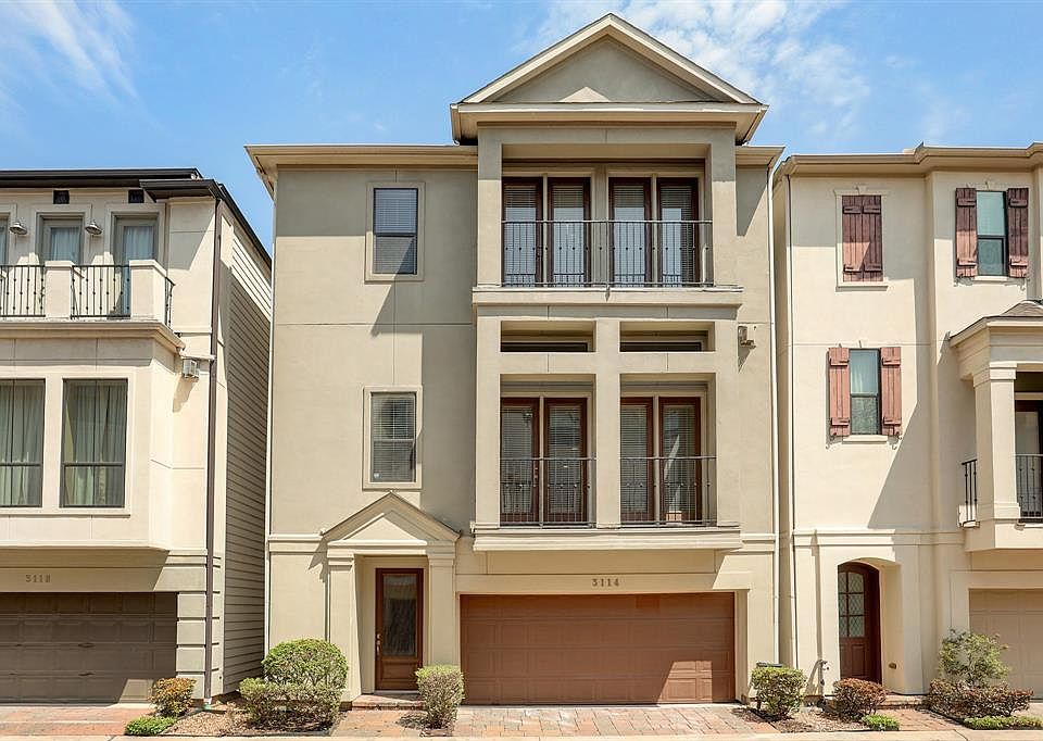 Welcome home to 3114 Pemberton Walk! This 3 story home has 3 bedroom and 3.5 bathrooms and is located near the Texas Medical Center.