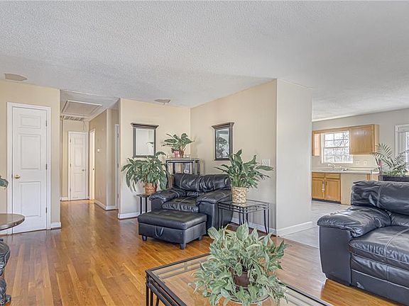 3rd image of 1109 Lombardy St