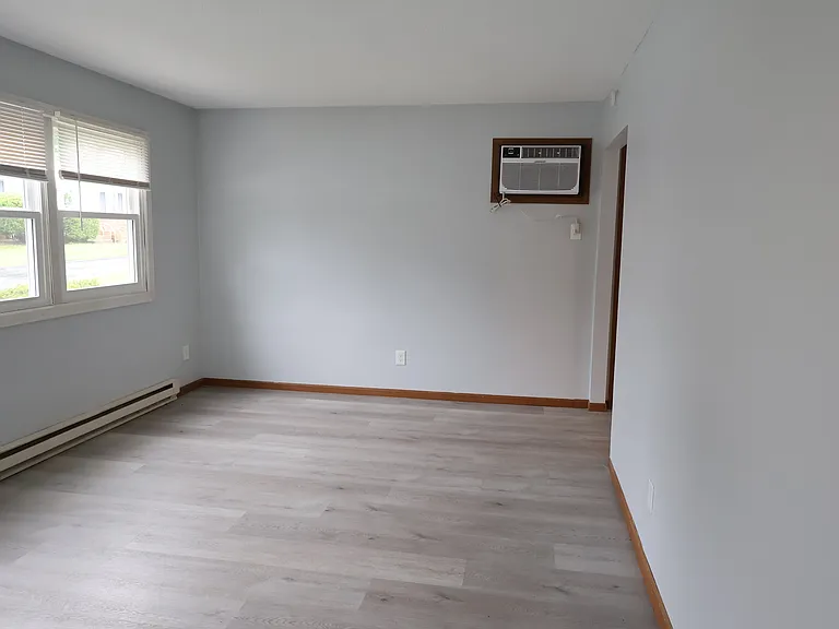 450 Greensburg St — Photo 5