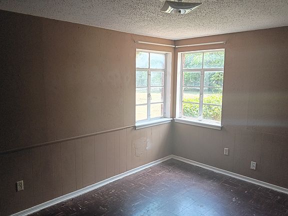 5th image of 1940 Cherry Ln
