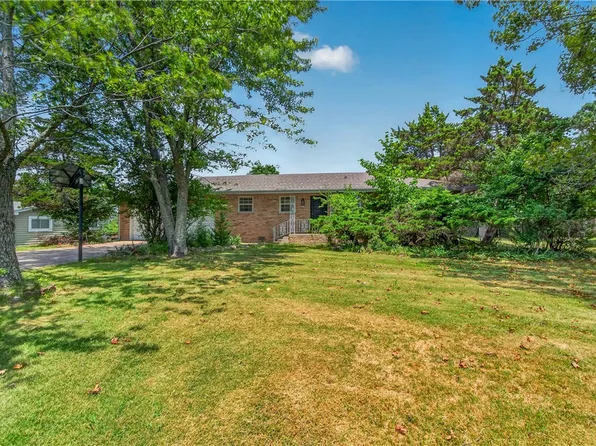1117 E Ridgeway Dr, Fayetteville, AR 72701