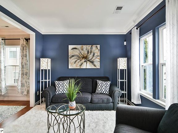 3rd image of 127 Chapel Hill Ln