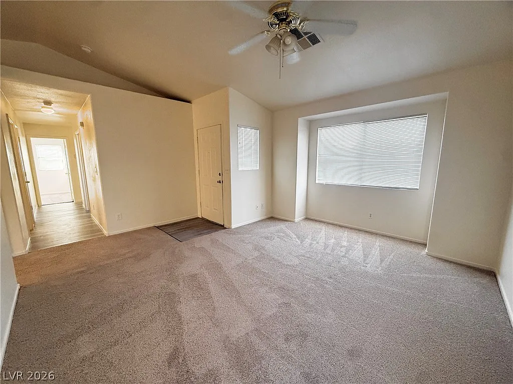 3 bed, 2.0 bath, 1076 sqft, $1,940 — Photo 4