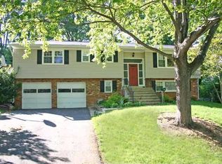 8402 Bound Brook Ln, Alexandria, VA 22309