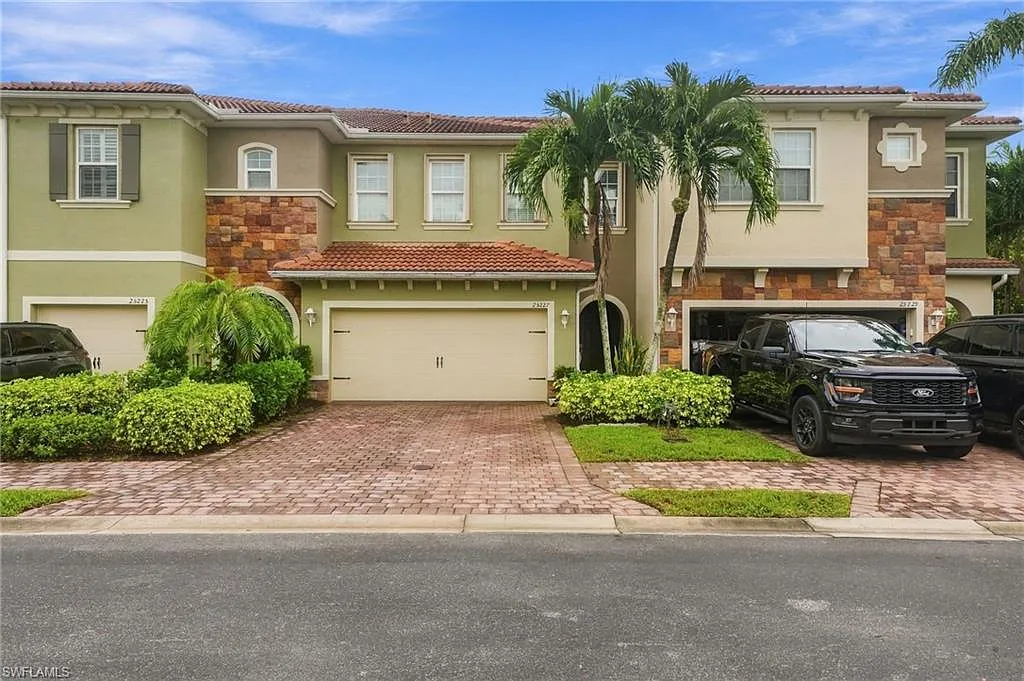 3 bed, 2.5 bath, 1826 sqft, $2,999 — Photo 2