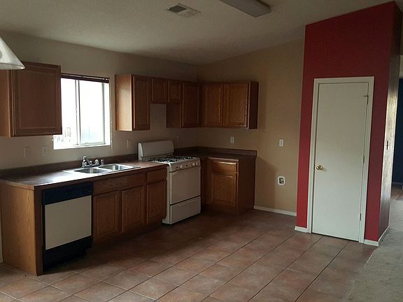 2nd image of 924 Blackbird Dr SW