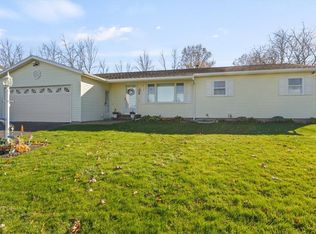 6 Markie Dr E, Rochester, NY 14606