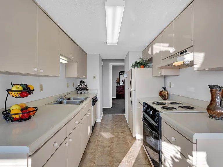Windsong Apartments — Photo 12