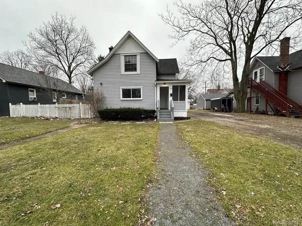 58 Ahrens St, Mount Clemens, MI 48043