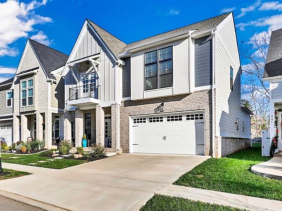 3rd image of 439 Centre St