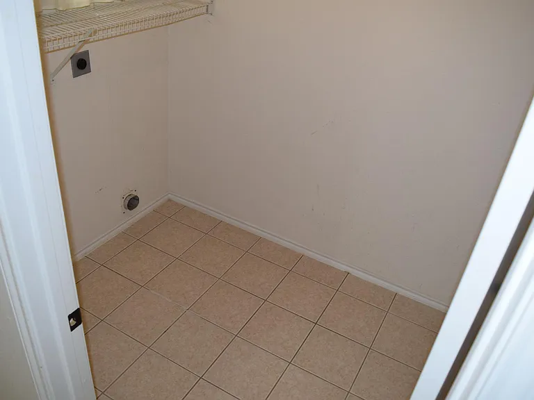 2122 Creek Knl — Photo 17
