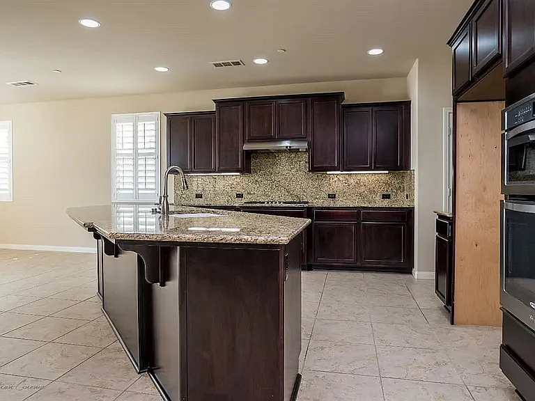 12213 Lincolnshire Dr — Photo 8