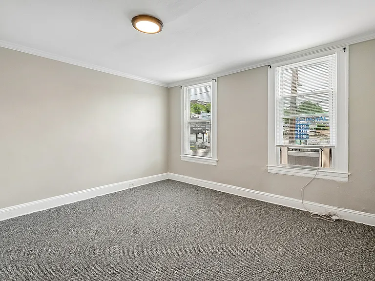 4041 Falls Rd — Photo 15