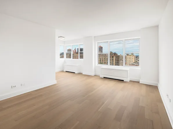 2 Fifth Avenue image 1 of 12