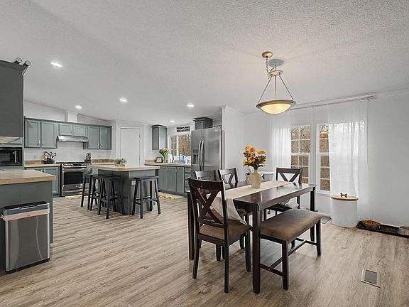 3rd image of 16307 Cardinal Rd