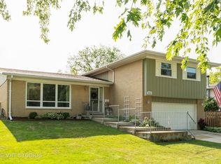 15212 Walnut Rd, Oak Forest, IL 60452